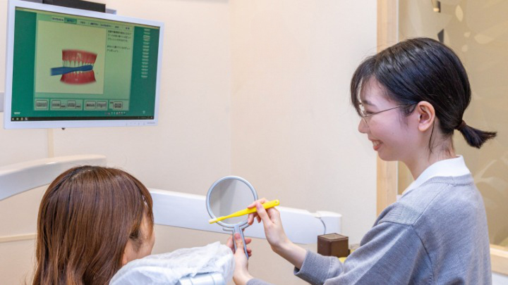 矯正経験のあるスタッフと院長の集合写真